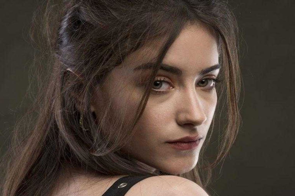 hazal kaya kimdir