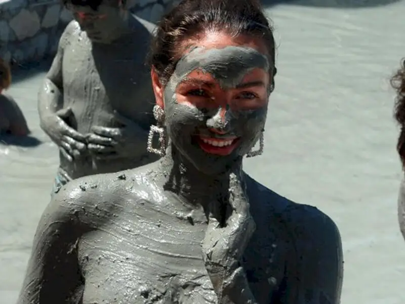 İsrail: Ölü Denizden gelen çamur, temizleme maskesi olarak kullanın