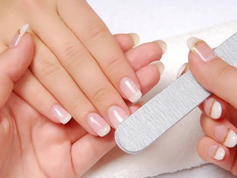 Tırnaklarınızdaki lekeleri temizleyin