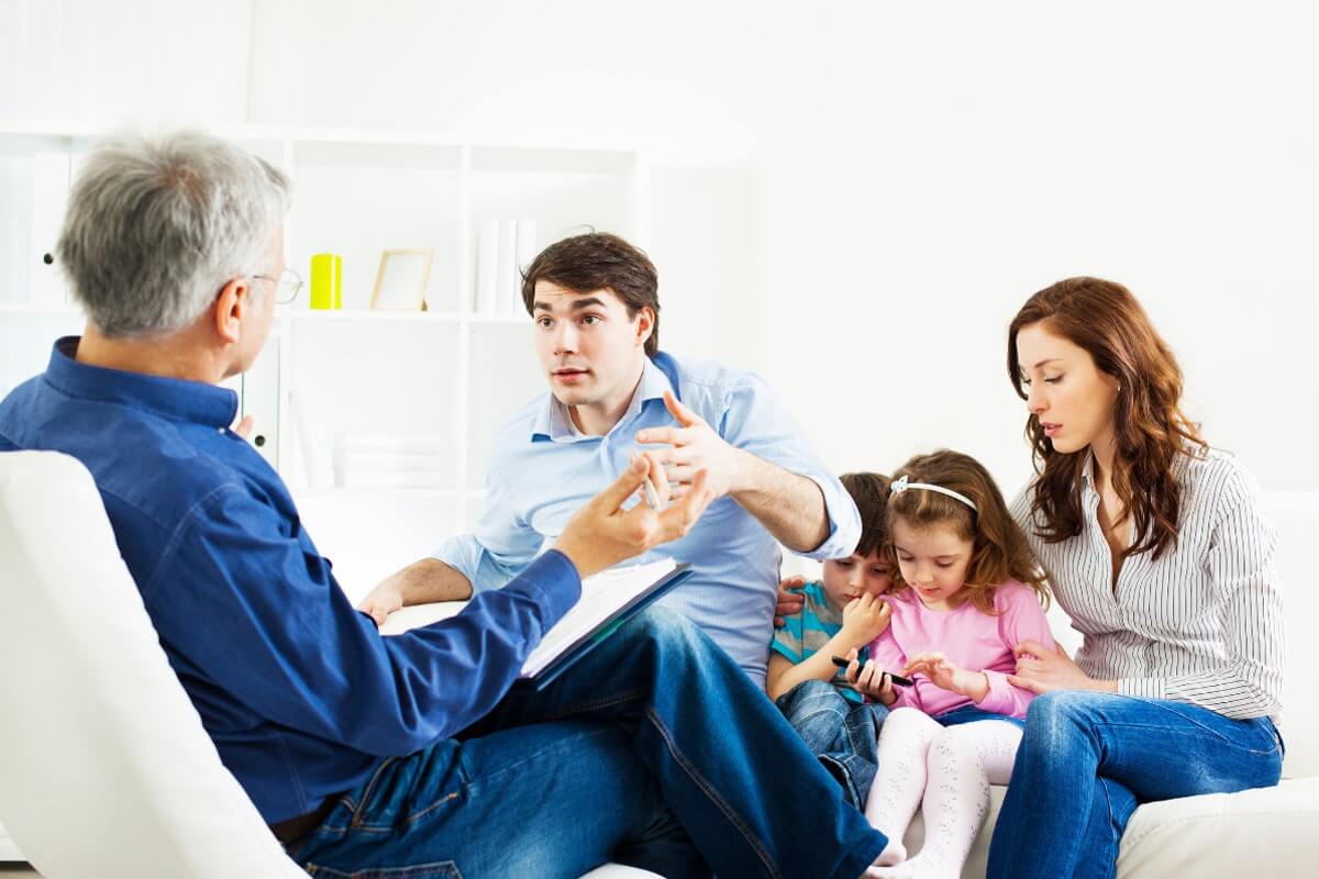 Aile Danışmanı nedir ve Çalışma Alanları Nelerdir? 2025 Aile Danışmanı Aile danışmanı
