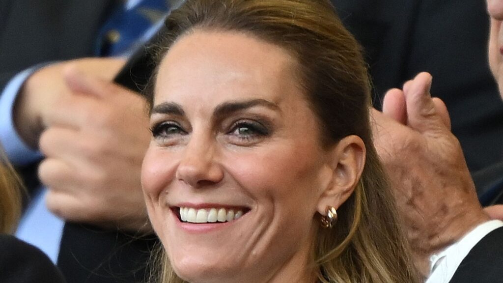 Kate Middleton'ın Gençlik Sırrı: Makyajındaki 2 Vazgeçilmez Adım 2026 Kate Middleton Kate Middleton'ın Gençlik Sırrı: Makyajındaki 2 Vazgeçilmez Adım